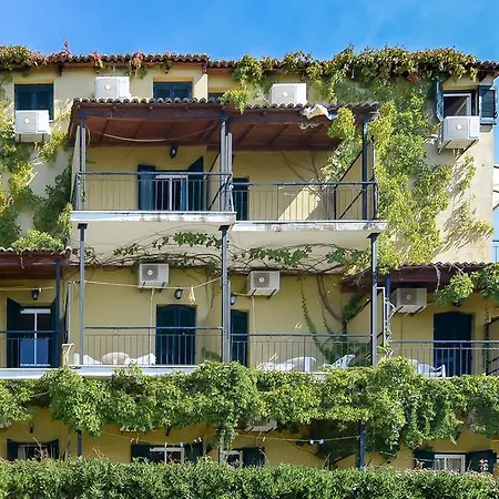 Golden Nests Apartment *