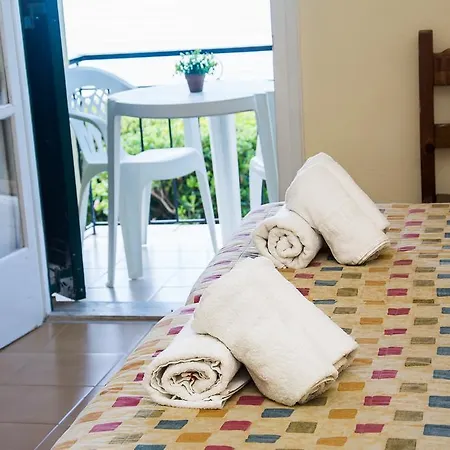 Golden Nests Apartment *